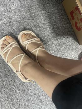 Product Review of EROSSKA - Giày sandal nữ đế xuồng dây quai mảnh cao 6cm màu nude - SB014 from H**n 2