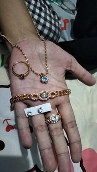 Product Review of SET PERHIASAN TITANIUM ANTI KARAT BISA COD (KALUNG , LIONTIN, GELANG, ANTING, DAN CINCIN) Perempuan Elegan from A** 0