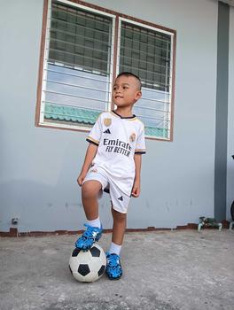 Product Review of รองเท้าสตั๊ดเตะฟุตบอลสำหรับเด็ก รองเท้าฟุตบอล  Kids Football Boots from S**n B**m 0
