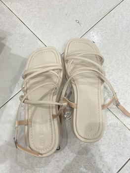 Product Review of EROSSKA - Giày sandal nữ đế xuồng dây quai mảnh cao 6cm màu nude - SB014 from A**🫑 0