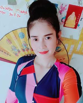 Product Review of Áo Bà Ba Dài Tay Cổ Tim Cách Tân Hoa Văn Sặc Sỡ Chất Thun Co Giãn Có Nút Cài Áo Đi Chùa Đi Chơi Tết from T**e 0
