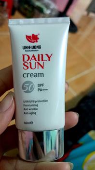 Product Review of Kem chống nắng SPF 50 PA +++  , nâng 2-3 tông da Linh Hương hàng mới sx hsd 2028 from T**h Đ**n T** 0