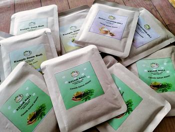 Product Review of Masker Wajah dan badan Kunyit Ayu Kopi 4 Pcs Mencerahkan & Mengencangkan Memudarkan wash mask from D** 0