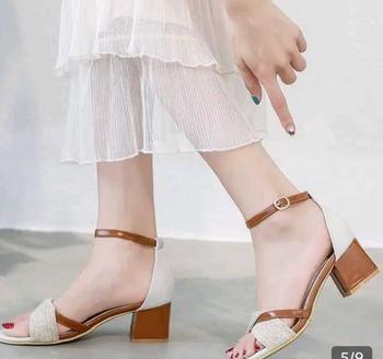 Product Review of Giày sandal gót dày phong cách cổ tích mùa hè 2025 phong cách mới thoải mái và đa năng nhẹ nhàng gót vừa cao gót La Mã khóa cao gót Nữ Nhung from K**n 0