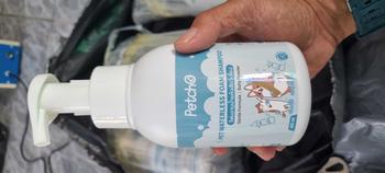 Product Review of Petcho โฟมอาบน้ำแห้งสัตว์เลี้ยง แชมพูหมาและแมว กลิ่นหอม สูตรอ่อนโยน สะอาด from u**5 3