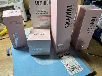 Product Review of COMBO 5 MÓN 1 Hộp Mặt Nạ Giấy B5+ 1 Mặt Nạ Bùn+ 1 Toner+ 1 Serum+ 1 Gel Dưỡng Ẩm Hỗ Trợ Dưỡng Ẩm Cho Da TẶNG 5 Miếng mặt nạ+ 1 Gương cầm tay  + 1 Serum mini 3ml+ 1 Gel mini 15ml+ 1 Toner mini 15ml+ 1 Mặt nạ bùn mini 10g+ 1 Túi lông ngẫu nhiên from L**h N**n 0