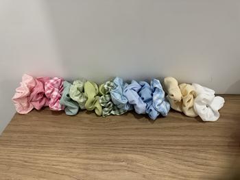 Product Review of Set Combo HỘP 10 dây cột tóc Scrunchies - COMBO TIẾT KIỆM (dây buộc tóc đủ loại vải: Nhung, lụa, hoa nhí,..) - Tặng hộp ruy băng from H**y ** 2