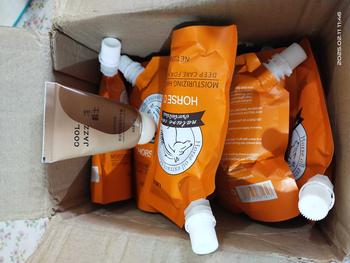 Product Review of 【ซื้อ 10 แถม 1 】โปรโมชั่นจำนวนจำกัด ครีมทามือน้ำมันม้าเพิ่มความชุ่มชื้นป้องกันความแห้งกร้าน เหมาะสำหรับผู้ชายและผู้หญิง ปริมาณ 100กรัม บำรุง ผิว เท้า (ความจุขนาดใหญ่)ฟรีมาส์กเพิ่มความชุ่มชื้น*2 ครีม  ทา ครีม  ทา แฮนครีม from d**z 0