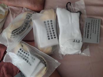 Product Review of Combo 3 Đôi Tất Chống Trượt - tặng 1 đôi tất đệm bông lót xù dày . Tất Chống Trơn , Tất Thể Thao Sport from B** B**r 0