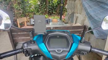 Product Review of Rearview Mirror Waterproof Cellphone Holder Motorcycle Motorbike Phone Bracket Holder Mount Accessories Adjustable Silicone Cases from K**h L**8 0