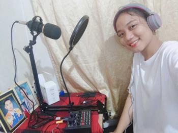 Product Review of Condenser Microphone Pro Audio Studio Full Set with V8 Sound Card/Sound Recording Stand/6 inch Pop Filter COMBO KIT from J**0 0