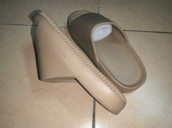 Product Review of Dép Bánh Mì Chất Liệu EVA Cao Cấp Siêu Nhẹ Siêu Êm Kháng Nước Chống Trượt from H**g N** 3
