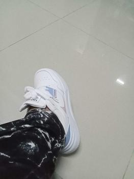 Product Review of ใหม่ รองเท้ากีฬาลำลองผู้หญิงทุกคู่สไตล์เกาหลี พื้นรองเท้าทนทานต่อการสึกหรอ มีสไตล์และระบายอากาศได้ดี from 🌻**🌻 2