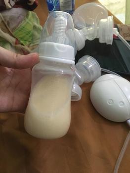 Product Review of เครื่องปั๊มนมอัตโนมัติเต็มรูปแบบเป็นผลิตภัณฑ์ที่ช่วยแก้ปัญหาความรู้สึกไม่สบายของสตรีมีครรภ์เมื่อดูดนมได้อย่างสะดวกและช่วยให้สุขภาพของลูกดีขึ้น แม่ เครื่อง  ปั๊มนม from ค**꒰ 🍳** 0