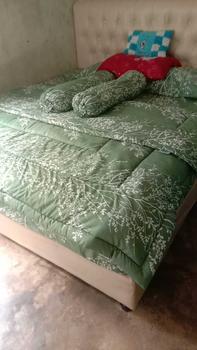 Product Review of BEDCOVER SET MOTIF twingkle star TOSCA | WARNA TOSCA | SPREI DENGAN SUDUT KARET | LENGKAP DENGAN SARUNG BANTAL DAN SARUNG GULING | UKURAN 90X200 | 100X200 | 120X200 | 140X200 | 160X200 | 180X200 | 200X200 from D**3 0