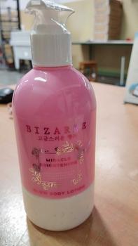 Product Review of BIZARRE Glow Body Lotion Lotion Kulit Tubuh 300 ML from D**F 3