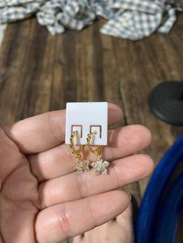 Product Review of Bông tai Hội M47 Không đen bền màu thiết kế lovely Thích hợp chị em đeo thêm xinh Voi Hoa from 🌺**🌺 0