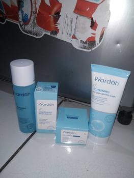 Product Review of Wardah Lightening Face Toner  125 ML from E** R**y 2