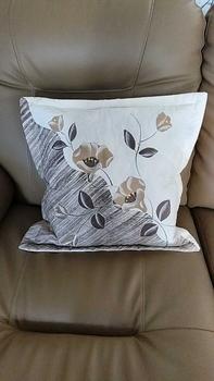 Product Review of SET SARUNG BANTAL SOFA COKLAT uk.40x40/ uk.45×45 ,isi 5 sarung bantal + 1 taplak meja from D**9 1