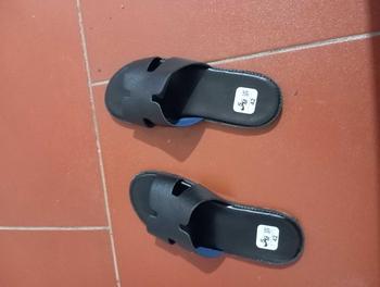 Product Review of Dép Nam quai ngang bản da sần chữ [H] full đen .sang xịn mịn DéP Sandal Đế Bằng Cao Su Nhung Đồng from N** 0