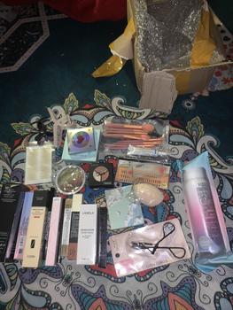 Product Review of Bộ Trang Điểm 24 món gồm Xịt khoá make-up, Bảng phấn mắt, Kem nền, Kẻ mắt, Kẻ mày, Bộ cọ, Kẹp cong mi, Son, Phấn phủ.. đầy đủ như hình Mỹ Phẩm Nữ from U**n N**🐅 0