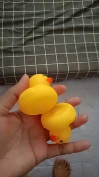 Product Review of Little Yellow Rubber Duck Baby Bath Shower Squeeze Toy from D**n 0