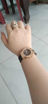 Product Review of B.4 Đồng Hồ Nữ Davena dây cao su mềm, mặt bo viền vàng đính đá Nữ  Đinh Ví women watch from V** N**n 0