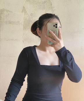 Product Review of Áo Thun Cổ Vuông Dài Tay,Tay Ngắn Hơn Hình Xíu Chất thun gân mềm Q20 Nhung Nữ Top Women Voi from X**u 0