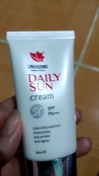 Product Review of Kem chống nắng SPF 50 PA +++  , nâng 2-3 tông da Linh Hương hàng mới sx hsd 2028 from T**h Đ**n T** 0