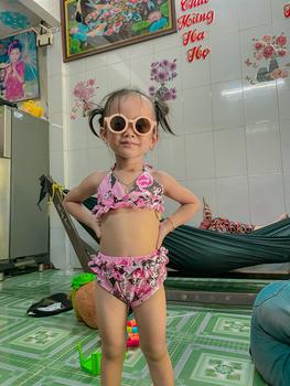 Product Review of (S182) Sét bikini hoạ tiết dâu tây đỏ+dứa vàng dễ thương cho bé gái 5-18kg from M** T**u B** 0