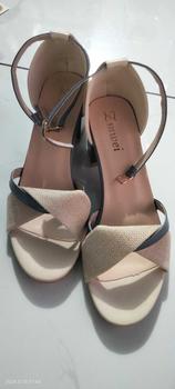 Product Review of Giày sandal gót dày phong cách cổ tích mùa hè 2025 phong cách mới thoải mái và đa năng nhẹ nhàng gót vừa cao gót La Mã khóa cao gót Nữ Nhung from N**n K**i 0