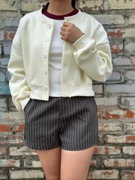 Product Review of Quần short nữ BIGSIZE Banamo quần sooc kẻ sọc cạp cao tone dáng phong cách trẻ trung Hàn Quốc 9002 from D**🙊 3