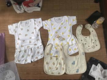 Product Review of Yếm Xô Cho Bé - Hình Vuông - Chất Liệu Muslin - Nền Kem Hoạ Tiết Xinh Xắn from H**g V**8 1