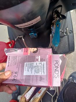 Product Review of Kem Dưỡng Da Ban Ngày Ponds White Beauty- Women Nữ Skincare Làm Đẹp Da Dưỡng Ẩm Da from y** y** 1