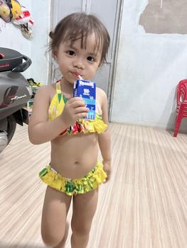 Product Review of (S182) Sét bikini hoạ tiết dâu tây đỏ+dứa vàng dễ thương cho bé gái 5-18kg from T**h t** 0