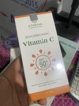 Product Review of KEM CHỐNG NẮNG VITAMIN C (Tặng nước hoa) PHÙ HỢP VỚI MỌI LOẠI DA Skincare Nữ Làm Đẹp Da from T** T**_ b**h b** 2
