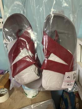Product Review of รองเท้าแตะ ลำลองแฟชั่น ของแท้ ใส่ได้ทั้งชายหญิง สีแดง รหัส 879 5218 from ** 1