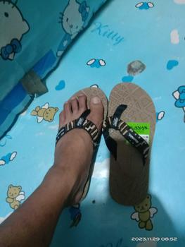 Product Review of Iguanas Sandals  Connected Strap Slipper Sandals (Pixel) from ༺**𝐎 𝐌**༻ 0