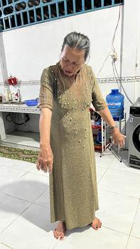 Product Review of Đầm Trung Niên Dáng Dài + Lửng K482 Vải Nhũ từ 50-80kg Ôm gọn Màu Đỏ Women Dress Kim Tuyến from M**i V** V** C** 0**2 1
