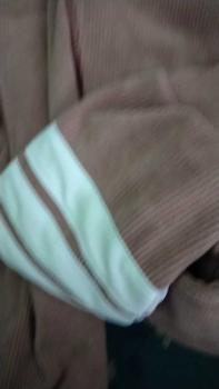 Product Review of Áo Khóac Nhung Gân Sọc Tay Logo Vuông Form Lửng from d** c**i l** 5** 0