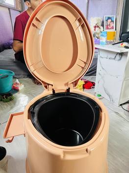 Product Review of สุขาเคลื่อนที่ ชักโครกฉุกเฉิน ห้องน้ำเคลื่อนที่ สำหรับเดินป่า กางเต็น์ ผู้สูงอายุ ผู้ป่วย  ความจุ 6.4 ลิตร from ** f**2 ** 2