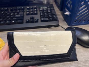 Product Review of Ví Yuumy (  Thời trang nữ kiểu cầm tay dáng dài - Ví da Verein YV91 ) from T**h N**c P**m 1