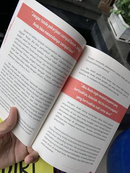 Product Review of BUKU MOTIVASI : SENI MENERTAWAKAN (BEBAN HIDUP) from y** ** 3