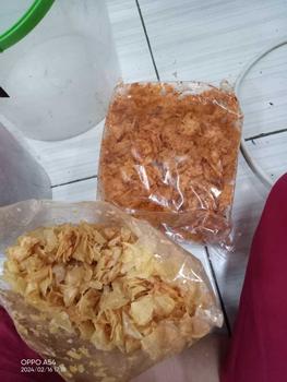 Product Review of 500Gram Keripik Kriwil Pedas Daun Jeruk & Keripik Kriwil Original 500 Gram Keripik Kriwil Sari Asih Cemilan Food Snacks Asin Kerupuk Kerupuk from T**7 2