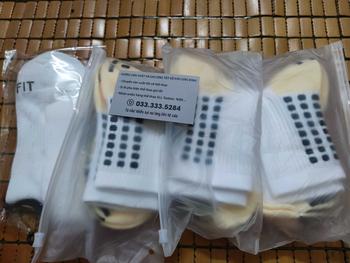 Product Review of Combo 3 Đôi Tất Chống Trượt - tặng 1 đôi tất đệm bông lót xù dày . Tất Chống Trơn , Tất Thể Thao Sport from C**g 0
