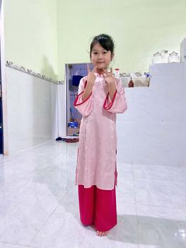 Product Review of Áo dài UYỂN NHƯ bé gái chất lụa gấm hoa cao cấp cho bé 8-30kg tặng bờm ngọc trai - B132 from T**❣ 0