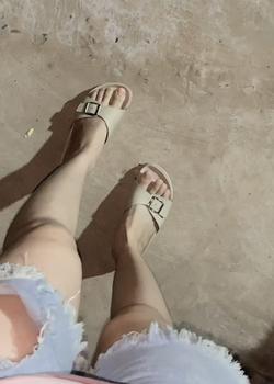 Product Review of [พื้นขาว-ครีม] รองเท้าแตะวินเทจผู้หญิง รุ่นเข็มเดี่ยว  [กระชับเท้าลด 1 ไซส์] from K**🍃 0