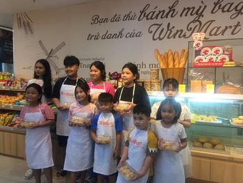 Product Review of Áo sơ mi ngủ lụa satin kèm quần đùi từ 40-65kg tuỳ chiều cao from h**2 1