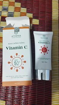 Product Review of KEM CHỐNG NẮNG VITAMIN C (Tặng nước hoa) PHÙ HỢP VỚI MỌI LOẠI DA Skincare Nữ Làm Đẹp Da from Q**n T**r 0