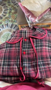 Product Review of Bộ pijama dạ ép kẻ cổ sen dây buộc quần ống xuông xinh xắn Nhung from P**i 0